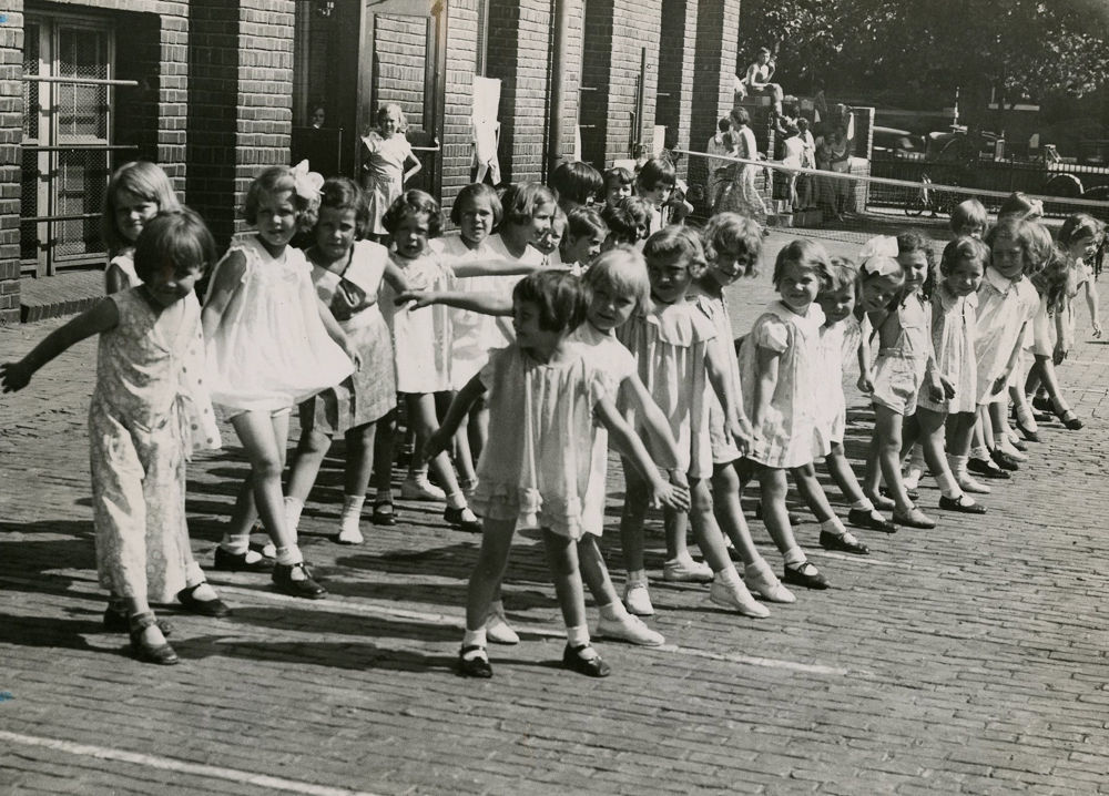 1933: Dancing